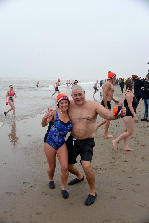 ../Images/Nieuwjaarsduik Noordwijk 2020 115.jpg